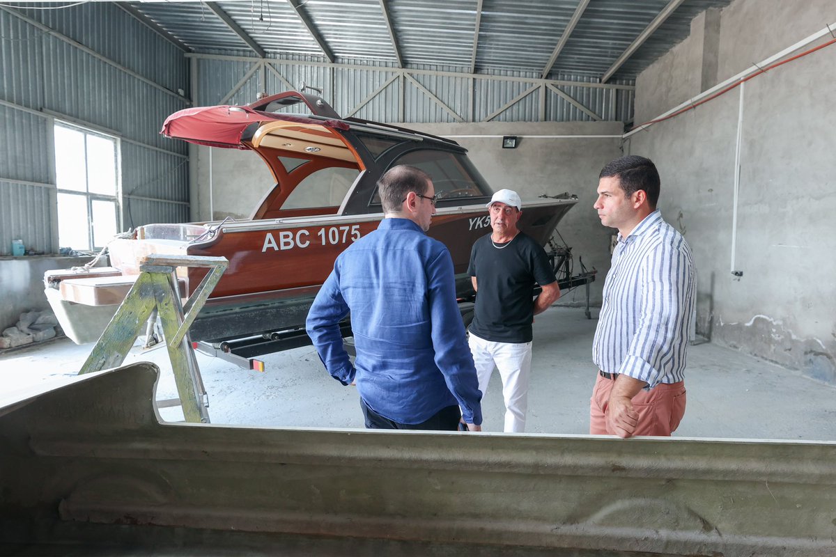 MammadovOrkh's tweet photo. 🚤⛵️Türkan qəsəbəsində fəaliyyət göstərən 'Türkan Marina' MMC-də olduq. Müəssisədə müxtəlif təyinatlı gəmilərlə yanaşı, sürətli qayıqların və fiber hovuzların inşası həyata keçirilir. Yerli istehsalın inkişafı və potensialın artırılmasına dair sahibkarla fikir mübadiləsi apardıq. https://t.co/sVPgXqhWk3