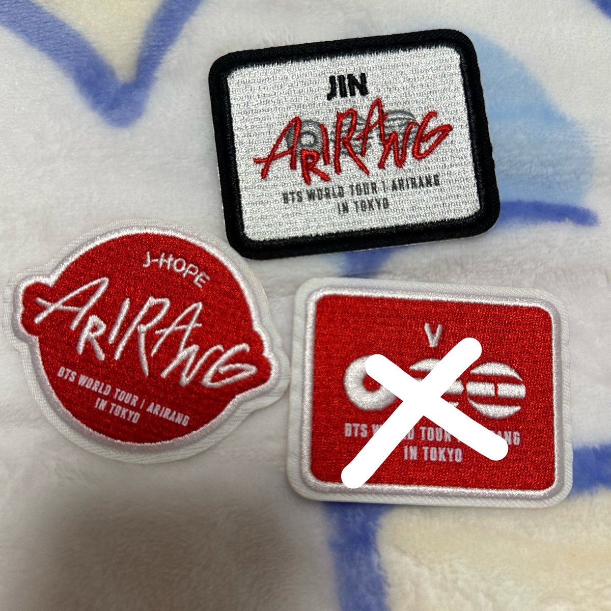 YUNVSG's tweet photo. BTS ARIRANG ワッペン 交換

譲：JHOPE、JIN
求：SUGA､BTS

同日郵送希望です
交換可能でしたら、お気軽にご連絡ください。🙇🏻‍♀️🙇🏻‍♀️ https://t.co/qAbLEUz0W1