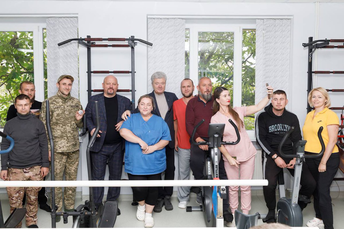 poroshenko tweet picture