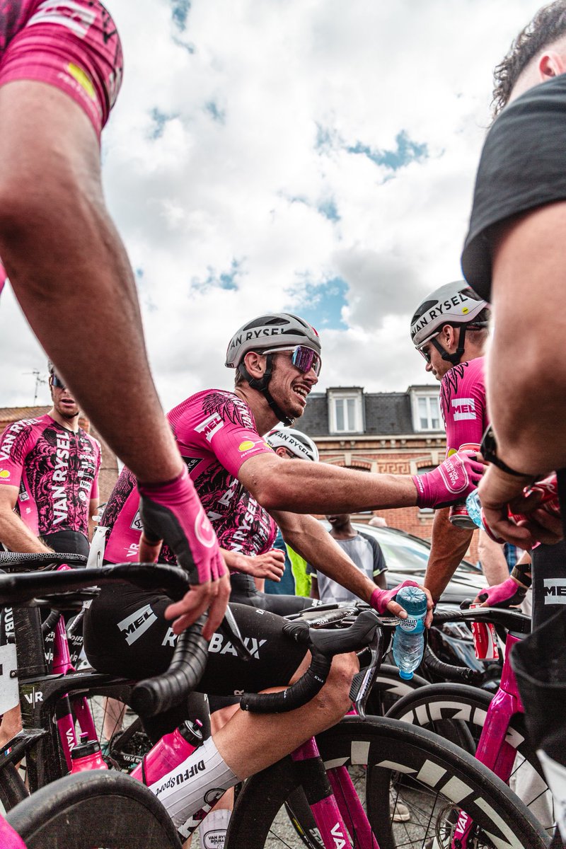 vanryselroubaix's tweet photo. Quelle démonstration collective sur ce Grand Prix de Pérenchies ! 🤯
Une course maîtrisée de bout en bout par l’équipe, conclue avec la victoire de Maxime Jarnet ! 🏆

Daniel Arnes prend une solide 4ᵉ place, juste devant Joes Oosterlinck, 5ᵉ.

📸 Julien Regnier https://t.co/q2WPiwOZDM