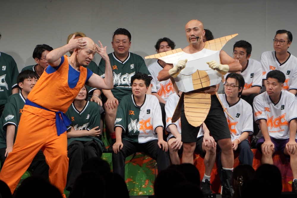 qj_web's tweet photo. 【写真100枚以上】『#マンゲキカップ2026』レポート⚽

「マンゲキNo.1決定戦」、期を背負って対決する「オールスターマッチ」、ラストには恒例の歌合戦「マンゲキソニック」！

6時間越えの対決の結果は……!?

https://t.co/ZKtFmE8EKj https://t.co/3PlHyvolb9