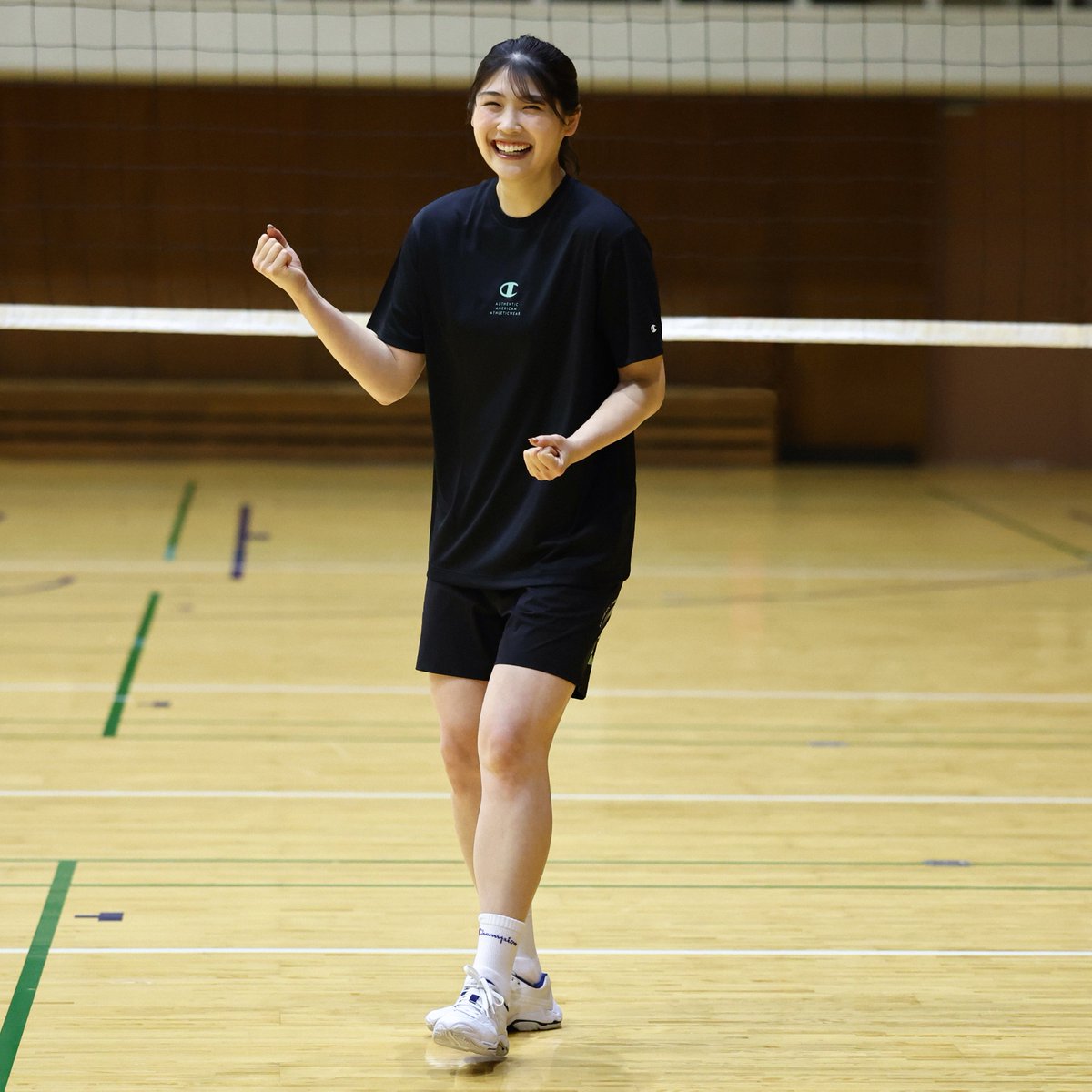 Champion_jpsc's tweet photo. 🏐 #Champion × 黒後愛選手（@kuro06141998）着用アイテム！

汗をかくたびに冷感が持続する「C COOL 持続冷感」加工を採用したショートスリーブTシャツ。吸汗速乾・高通気・抗菌防臭機能を備え、暑い季節のプレーを快適にサポートします🏐

同デザインのショーツとのセットアップ着用もおすすめ✨

▼詳細はこちら
https://t.co/Ov3iYZF0Qf