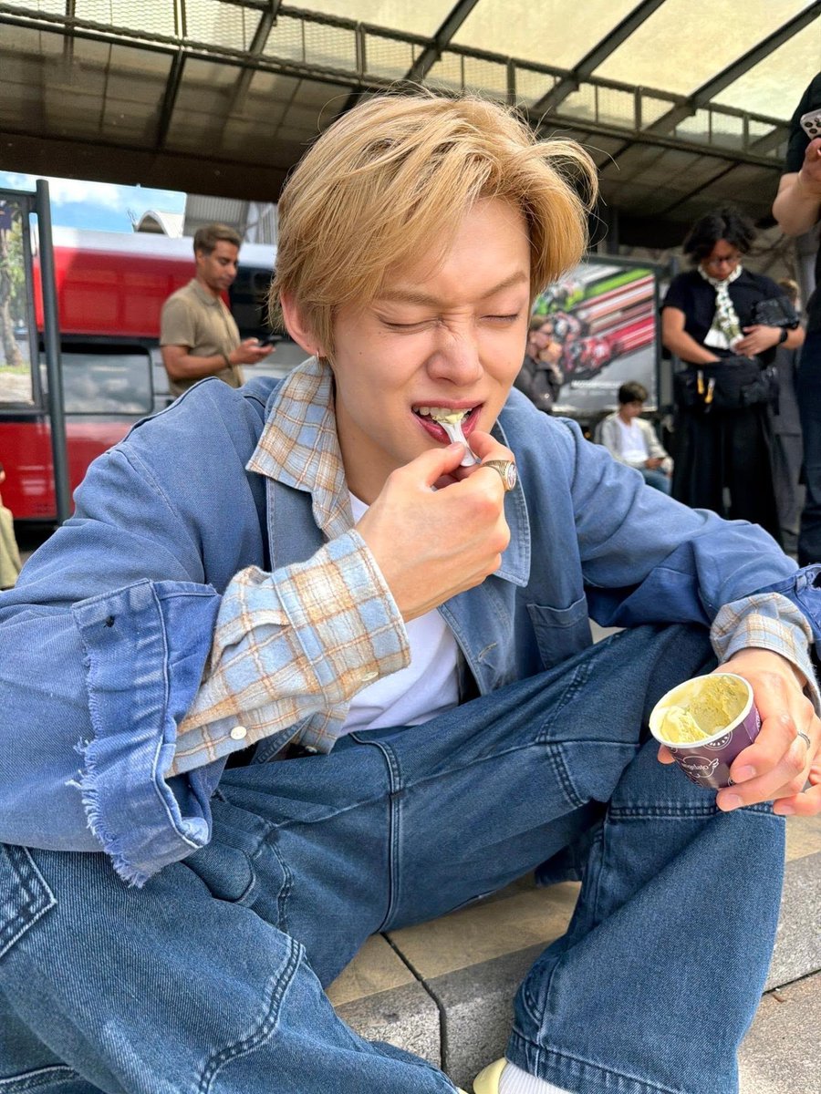 yewnzun's tweet photo. Ice cream boy. https://t.co/obqRRFkVMP