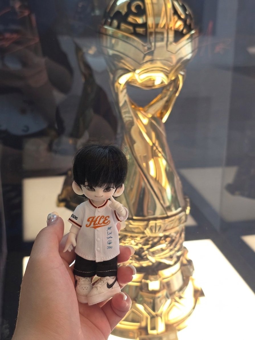_house_zip's tweet photo. 제미나이가 옷입혀줫어요 요즘 에이아이 일 잘한다
는 사실 요즘엔 이정도는 일도 아니겠지요.... https://t.co/F91UnDeesL