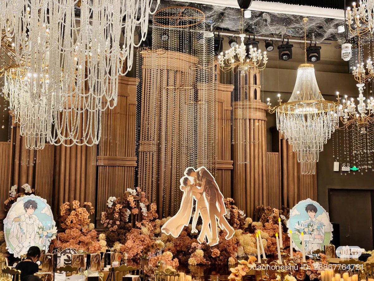 mini_cini98's tweet photo. I just saw a huge Joongdok event on xhs. They made a royal banquet for two of them, bc it was a royal theme, everyone wearing fancy outfits and the venue also looks like a castle. https://t.co/F2f76l8yby