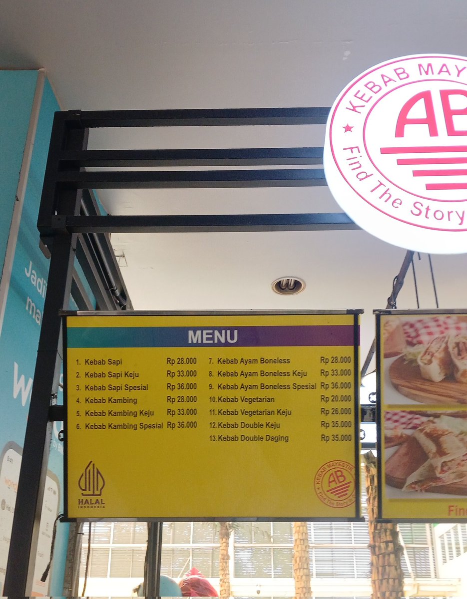 mengjametss's tweet photo. Kebab nya seru ada varian yg cocok buat aku (vegetarian + ayam) tadi mau cobain sate padang di mayestik keliatan nya enak deh soalnya rame. Tapi ga ada daging ayam 💔💔 https://t.co/mVbm35fyl1