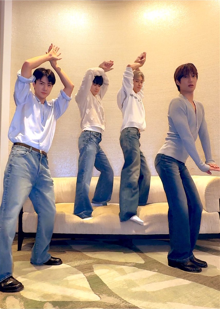 114jpg's tweet photo. my victoria’s secret angel with his boyfriends https://t.co/x35ABpgqbT
