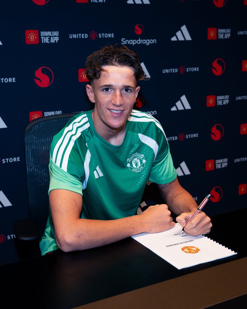 ManUtd's tweet photo. 🆕🧤

Kit Margetson joins the United GK union! ❤️