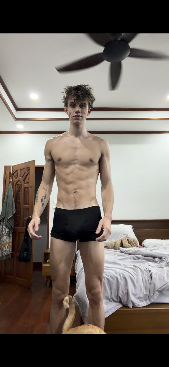 corderyfitnew's tweet photo. Everyone saying I’m stuffing my underwear, it’s a great compliment thanks guys ☺️ https://t.co/je4hRKQKU2