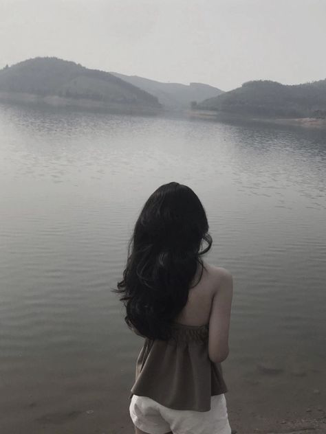 durbut's tweet photo. Taking a moment by the lake to let the quiet reset the heart
rBI https://t.co/Hqx8eD8WNQ
