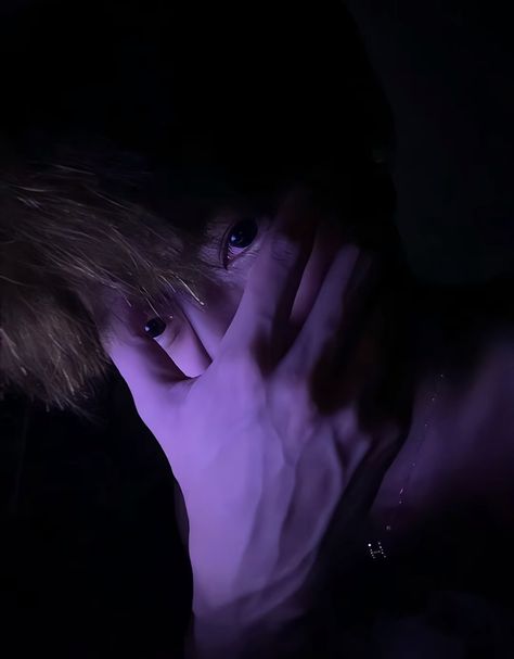 edgarprotector's tweet photo. Shadows, violet hues, and a moment of mystery
Sqk https://t.co/32aZGpzcgM