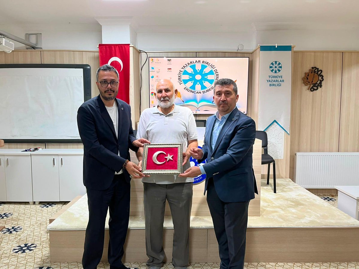 TYB1978's tweet photo. TYB İkinci 50. Yıla Hazırlanıyor

Merhum D. Mehmet Doğan’ın aziz hatırasının da yâd edildiği toplantıda, Türkiye’nin kültür, sanat, edebiyat ve düşünce dünyasına sunulacak katkılar ile TYB’nin ikinci 50 yılına yön verecek stratejik faaliyetler ve vizyon projeleri masaya yatırıldı https://t.co/XVDaw8tHLo