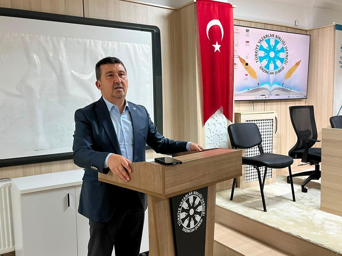 TYB1978's tweet photo. TYB İkinci 50. Yıla Hazırlanıyor

Merhum D. Mehmet Doğan’ın aziz hatırasının da yâd edildiği toplantıda, Türkiye’nin kültür, sanat, edebiyat ve düşünce dünyasına sunulacak katkılar ile TYB’nin ikinci 50 yılına yön verecek stratejik faaliyetler ve vizyon projeleri masaya yatırıldı https://t.co/XVDaw8tHLo