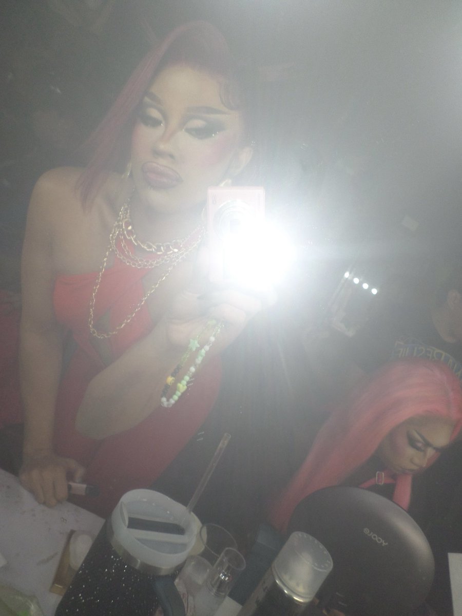 rottenberrypie's tweet photo. cardi b at nicki minaj bati na nga ba? https://t.co/pZCb2VF4VX