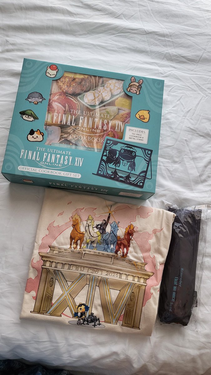 Rainynen's tweet photo. Saturdays loots since I got rafflespot to merch queue early and then went to do gacha pulls. Managed to trade duplicate estinien and sabotender for mameshiba and paissa pins with fellow WoLs. Wanted meteion from gachabox but got old man (he's very HQ so I'll take it) https://t.co/7pVrTTTc39