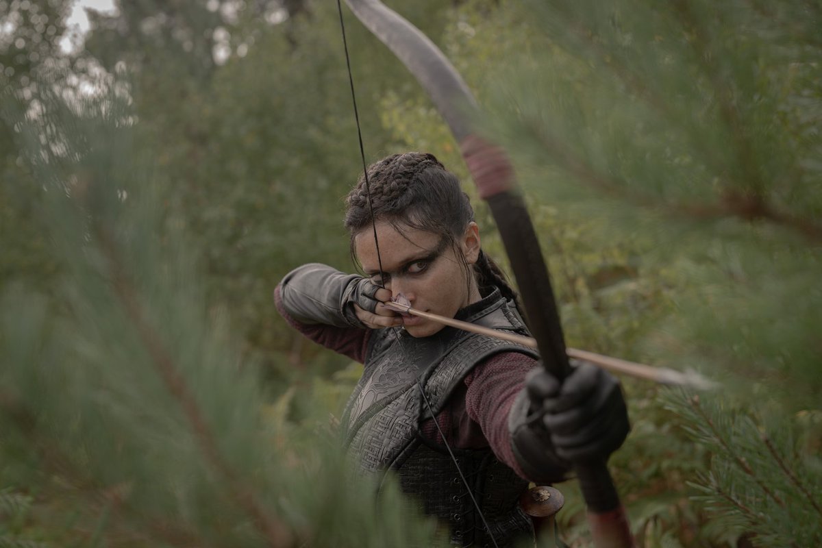King_Maegor's tweet photo. Alysanne Blackwood (Aly la Negra) en una nueva imagen oficial del episodio 6 de La Casa del Dragón. https://t.co/kBEyjt9vfX