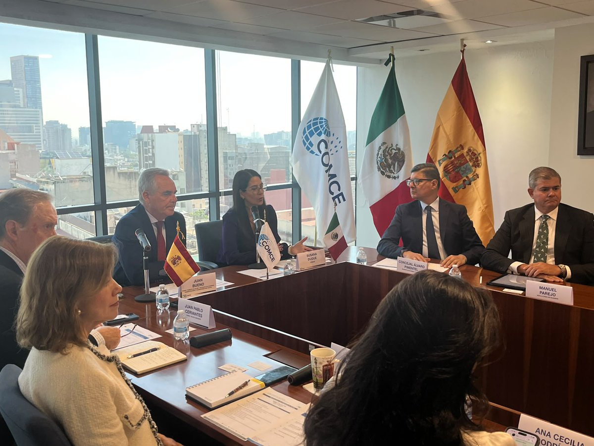 Ayto_Sevilla's tweet photo. 🤝Continuamos la hoja de ruta a través de la cual, el Ayuntamiento de Sevilla es un aliado fiable para acompañar a las empresas que quieran invertir en Sevilla, facilitar su implantación y abrir puertas para que cada vez más compañías elijan la capital de Andalucía para crecer. https://t.co/SZ7H0h0kAZ