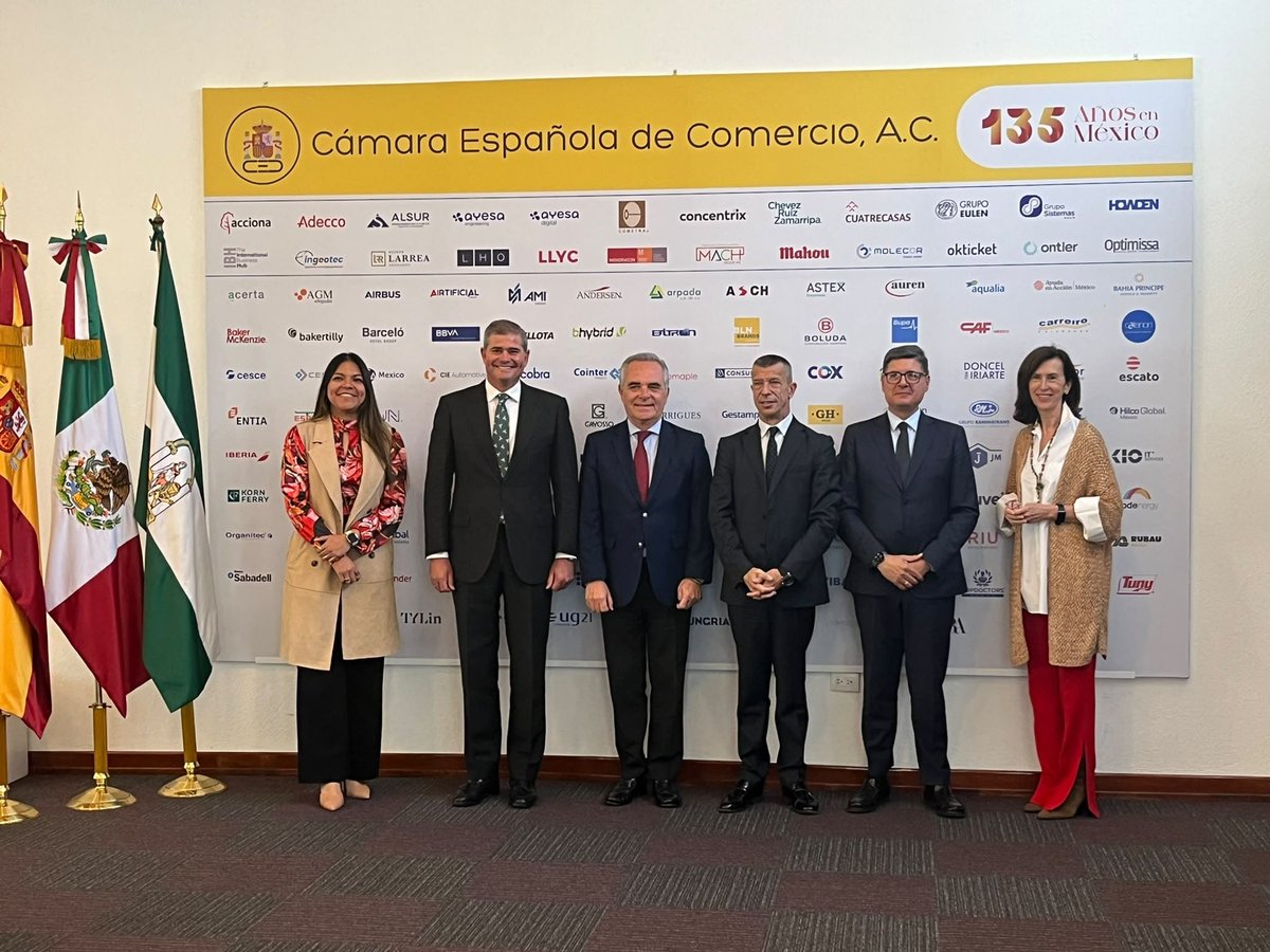 Ayto_Sevilla's tweet photo. 🤝Continuamos la hoja de ruta a través de la cual, el Ayuntamiento de Sevilla es un aliado fiable para acompañar a las empresas que quieran invertir en Sevilla, facilitar su implantación y abrir puertas para que cada vez más compañías elijan la capital de Andalucía para crecer. https://t.co/SZ7H0h0kAZ
