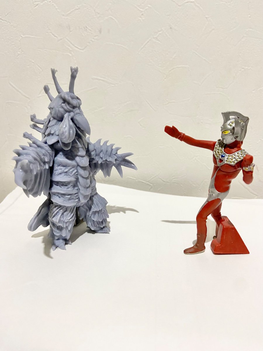 u19660717's tweet photo. 火山怪鳥バードン、試しに小さく出力してみました。
昔のＤGのウルトラマンタロウといいサイズです。
（タロウの役者さんは背が高いので）
・・・・が！問題点はやまづみだなあ。
ほっぺた片方ないし。
まあいいや、ケムジラがおいしくてほっぺた落ちたことにしよう。 https://t.co/AZnIPtqa8A