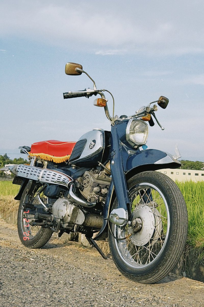 satosh100's tweet photo. 仕事終わりにちょい乗り🏍️💨気温33℃
影は涼しいが日向はまだ暑い🫠
オモチャ📱のテスト📷✨
#cs92 #benly #神社仏閣 https://t.co/AE7gel2CFt