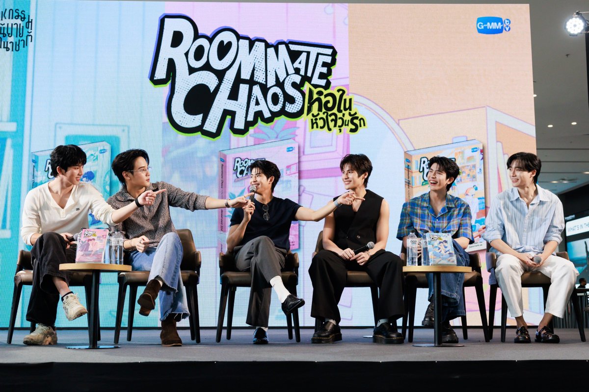GmmtvShop's tweet photo. นำภาพบรรยากาศของแก๊ง Roomate Chaos หอในหัวใจวุ่นรัก พร้อมด้วยนักเขียน และผู้กำกับในงานมหกรรมนิยายนานาชาติ 2026 มาฝากทุกคน ฝากติดตามกันด้วยน้า

@mmarkpkk @Tpkkrubs @save_saisawat @francnrp @swensurf @javabh28

#RoommateChaos
#GMMTV https://t.co/5x5azhTLYa