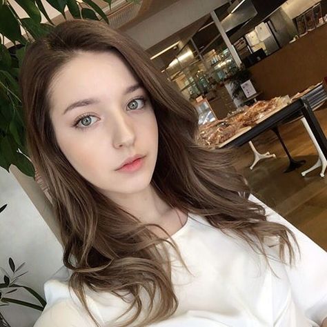 Envy3434's tweet photo. Chasing that cozy café glow simple outfit, soft lighting, and a pastry display to match
nrD https://t.co/KpB7MJtNR6