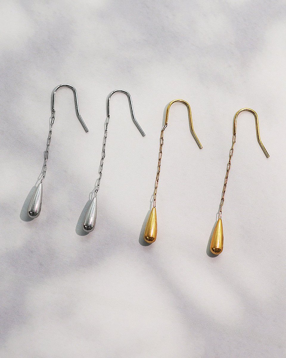 RerinaTod's tweet photo. ✧ドロップチェーンフープピアス✧

<Color> シルバー/ゴールド
<Price> 2,200(税込)
https://t.co/9u7O9uxFwv

しずくモチーフが耳元でゆらめく、
シンプルなチェーンピアス
ほどよい存在感があり、
どんなコーデにも自然になじむデザインです。

#RerinaTod #フープピアス #ピアス #アクセサリー https://t.co/hSZg0rk2sW