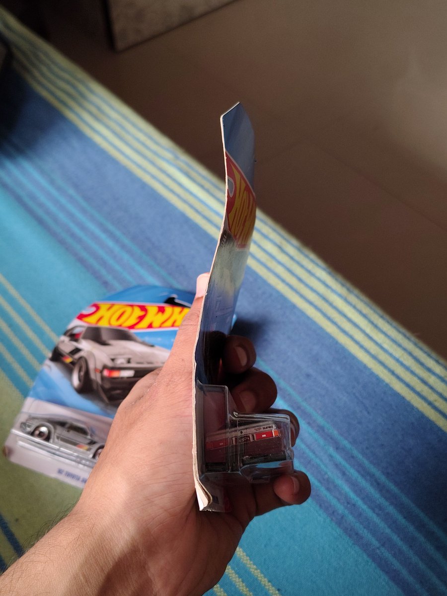 humanpromax's tweet photo. @ZeptoNow @zeptocares I recieved torn cards of my product. Which overall hurts the value of the car. It's bent and not handled properly by your staff and Cust.Service says it's not at all damaged. Straight LIES by zepto. I need accountability. https://t.co/LRr8jUrStw