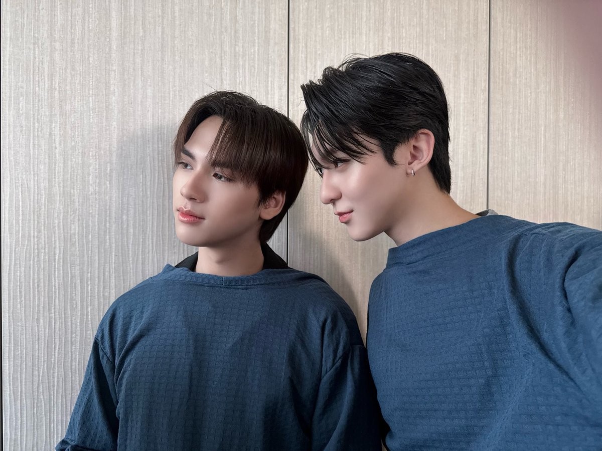 MrFanboySeries's tweet photo. รักสุดใจนายแฟนบอย Mr. Fanboy Series 📸

Q33 มากับคนคิวท์และคนคูลลล 😍😏 แต่เจ๊ก็มิรู้นะคะว่าระหว่างน้องธามหรือน้องเร็นจิ ใครจิเป็นคนคิวท์หรือคนคูล แฟนบอยส์ แฟนเกิล์วส์ ช่วยโหวตให้เจ๊หน่อยดรั้ยมั้ยคร่าาา 🤩❓

MR FANBOY Q33
#รักสุดใจนายแฟนบอยQ33 https://t.co/S4Zuf7POZd