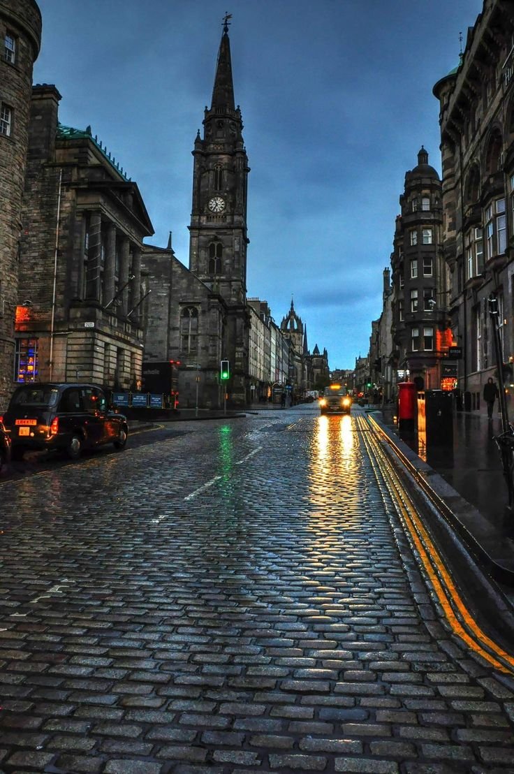 xzyxis's tweet photo. Pengen banget sekali seumur hidup bisa ke Edinburgh. 
But how, gimana cara dapet duitnya😔 https://t.co/e3pBXpl9TW
