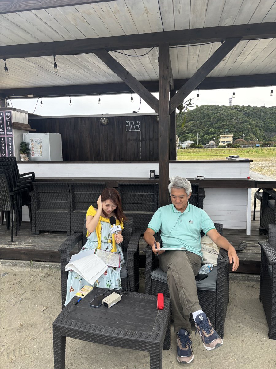 jocvfm's tweet photo. FM FUJI リゾートナビゲーション
レポート中継の様子をお伝えします📢
＼

#リゾナビ2026
#マリンパーク御前崎海水浴場

先ほど、
目の前に海が広がるマリンパーク御前崎海水浴場の「ビーチバー」から生中継をお届けしました！🎙️🍹 

スタジオを飛び出して、波の音をBGMに喋れるなんて最高の贅沢ですよね✨
花火大会の特等席にもなるそうなのでぜひご利用ください🏮👘🎆🎇👫🎆

#こうたす
#かいばんぴー

詳しくはこちら
✅ https://t.co/LzB68QEekJ
 
【FM FUJIリゾートナビゲーション】
エ���エム富士が山梨県・長野県・静岡県のこの夏おすすめの観光スポットを番組内で紹介する1week特別企画！
レポーターが現地から生中継でお伝えします🚗³₃
大好評のフォロー&RPプレゼントキャンペーンも開催🔔
 
7/27（月） 中部横断自動車道周辺及び
静岡エリア
7/28（火） 富士五湖エリア
7/29（水） 甲府周辺エリア
7/30（木） 長野エリア
7/31（金） 八ヶ岳エリア

#fmfuji #おとたす #こうたす #かいばんぴー #ゆかたす #もにたす #ばんぴーのとも #てるぴー #ばんまや #はなきんえみり #フライデーパンチ #リゾナビ2026