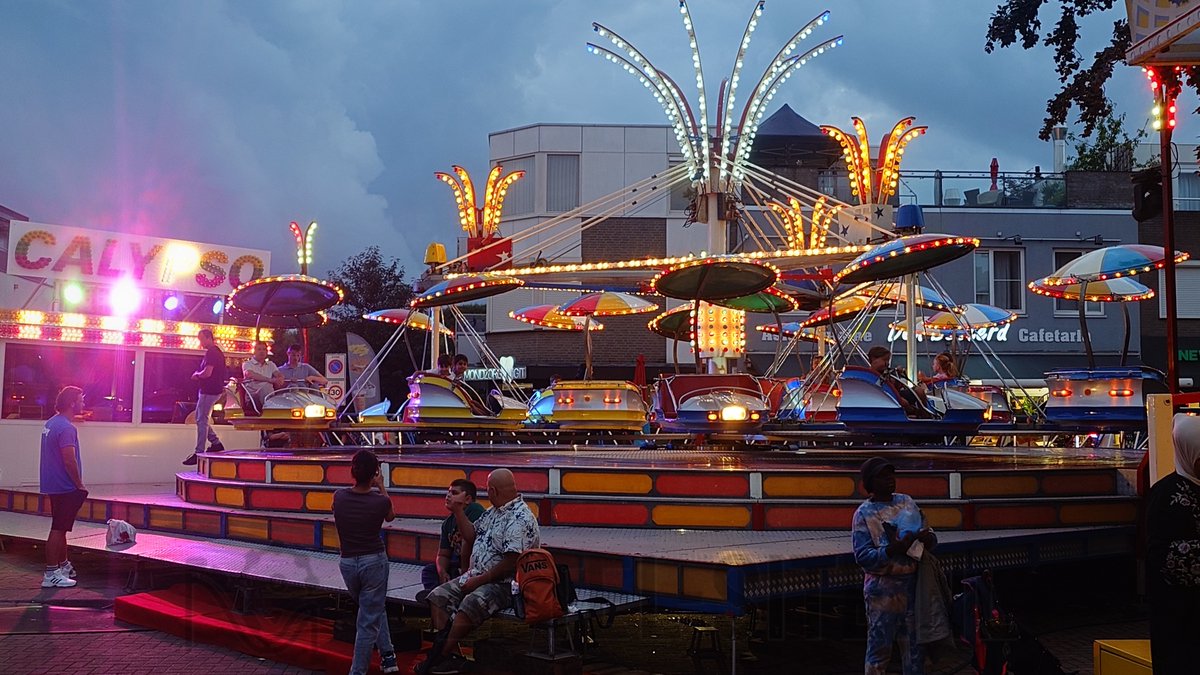Eftelsitenl's tweet photo. Tilburgse Kermis (Laatste uurtjes) 26-07-2026

Bekijk alle foto's:
https://t.co/TDyDdF9Mkz https://t.co/dnwPx3OfqF