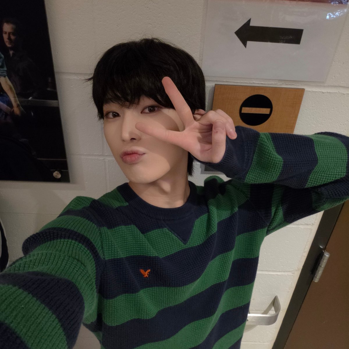 AsiaEnhypen's tweet photo. DM | 260727

#SUNOO sent a DM 💌 

- The show's over.
- I'm off work~~
- [sent 3 gift photos]
- Today's selca~
- I didn't even cut my bangs, but everyone kept asking if I had. Especially today.
- Today I'm just going to do some ab workouts on my own, take a half-body bath, and then go to sleep heh.
- Everyone keeps asking me to show my abs during the soundcheck, but I'm not at that point yet..
- A FaceTime call? kekekeke
- No way.
- Besides, if I just openly show them like that, it's kind of no fun.
- Maybe little by little later on~~
- See you tomorrow hehe
- haha I should change the subject quickly.
- kekekekekekekekekeke
- I'll come back later after I'm done with everything, before I go to sleep, okay? heh
- Yep.
- I'm going to sleep now hehe.
- I did abs and planks.
- [sent a gift voice message] 'Good night'
- See you later. ♡♡

#김선우 #ENHYPEN #엔하이픈 @ENHYPEN_members @ENHYPEN