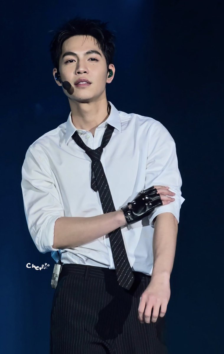 cher_pjm's tweet photo. 🔪⚡️ has he stolen your heart yet? 

@Firstkpp 

EMBPFK FEEL THE FUN TOGETHER

#FFFPartyConcert2026D2
#FirstKhaotung #เฟิร์สข้าวตัง
#Firstkanaphan https://t.co/6ysn8YmqdB