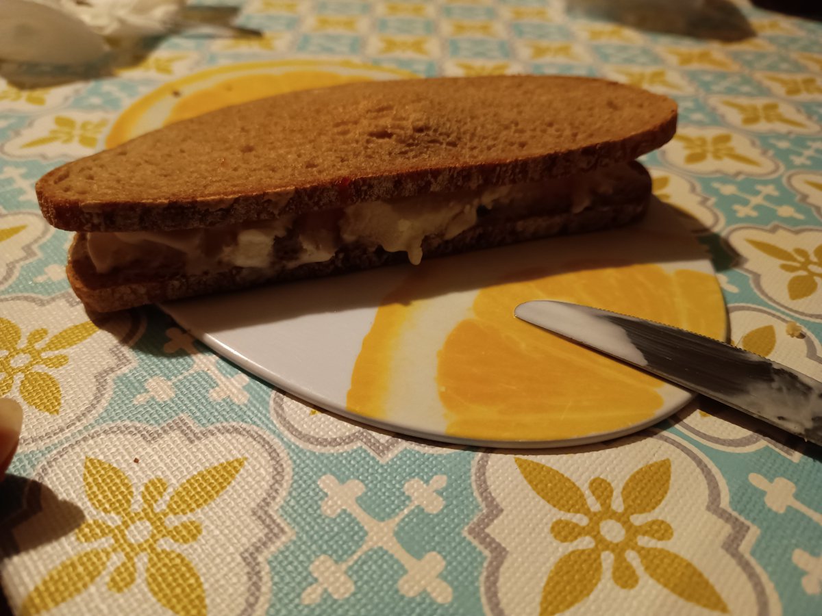 Mimininemini's tweet photo. german ice cream Sandwich https://t.co/jqVwMdekgL