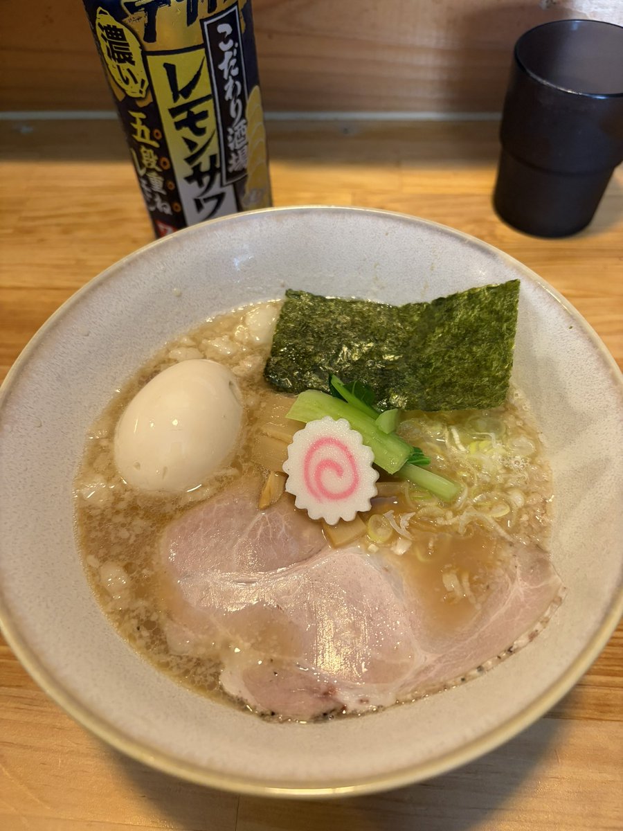 minatonoyoko_8's tweet photo. 📍麺 うめ澤
ゲンコツ中華そば　
背脂マシ🐷 https://t.co/lhtBGf43GD