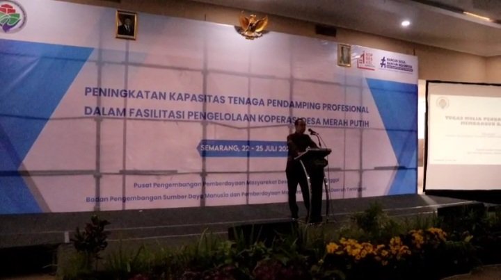 juned1979's tweet photo. Pada Peningkatan Kapasitas TPP dalam Fasilitasi Pengelolaan KDMP, Kepala BPSDM Kementerian Desa PDT, Dr. Agustomi Masik, M. Dev. Plg. 
@YandriSusanto
@ARizaPatria
@KemensetnegRI
#KementerianDesaPDT
#BPSDMKementerianDesaPDT
#TPPFasilitasiKDMP
#TPPKerjaBerdampak https://t.co/QJgvvBZlA0