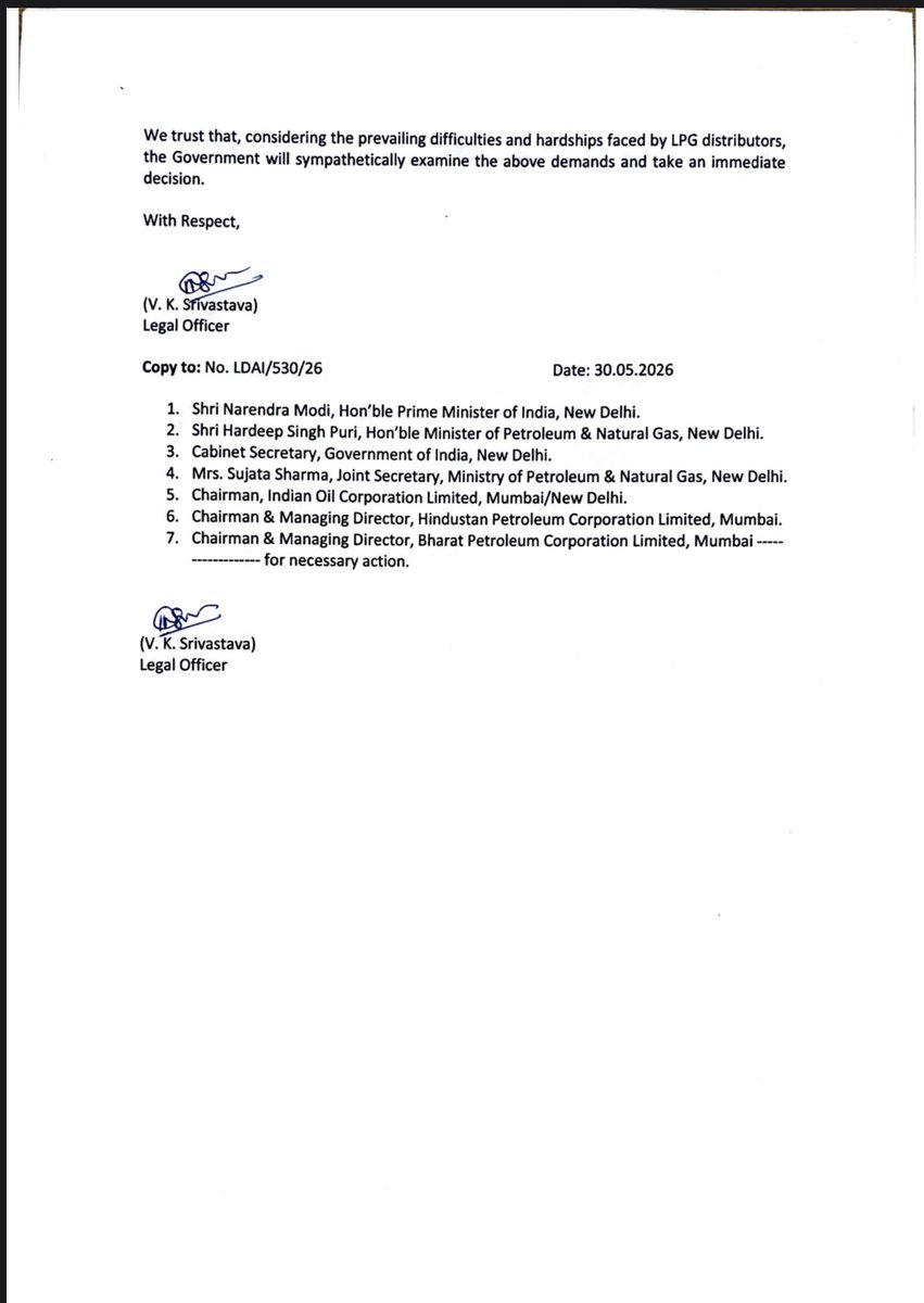 lpgdai24's tweet photo. #JUSTICEforLPGDISTRIBUTORS_of_INDIA
#ImplementLPGDISTRIBUTORSCOMMISSIONRevisiontoRs150immeditely

#ImplementDenovoCommissiom1_2Recommendations

#SettleCasualContractWorkersIssues
Inflation sky rocketting.
 Employees not getting wage revision. 
FUEL PRICESS ever increasing 

Revision in LPG Distributors Comission to Rs 150 /- for domestic cylinders immediately, which is long long  pending since 2019.
@PMOIndia @narendramodi @AmitShah @HardeepSPuri @TheSureshGopi @PetroleumMin @Secretary_MoPNG @ChairmanIOCL @cmdbpcl @CMD__HPCL