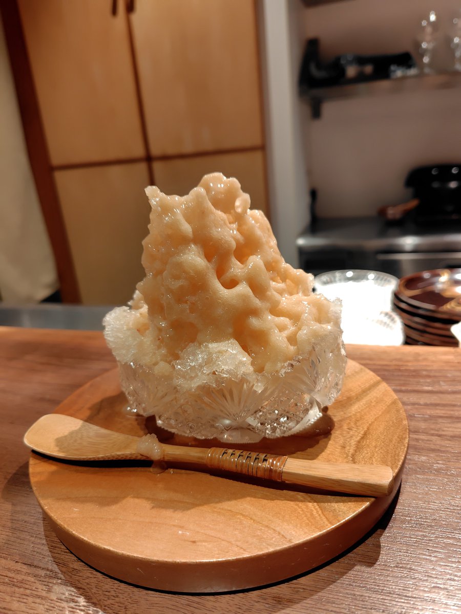 J51363507's tweet photo. かき氷🍧＆わらびもち✨
先日は、…
締めのデザートに、
桃を贅沢に使ったかき氷🍑

出来立てほやほやのわらび餅
をいただきました🥰

#ごちそうさまでした😊 https://t.co/tKY2E4RyKU