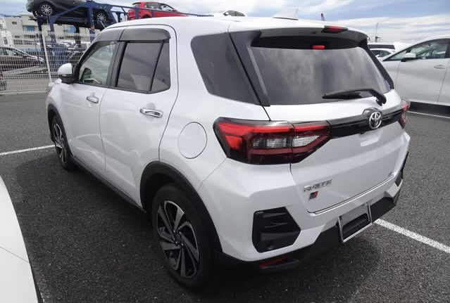 CarImportsUg's tweet photo. 💥 2020 TOYOTA RAIZE (Z)
⛽️ 1.0L Petro | Auto | 4WD
 🇯🇵  Japan Import 
 🛣️ Mileage: 19,000 KM

 💰 Total Cost : 72M (Taxes Included)
 💰  Initial Deposit: 25M

    Call/DM For inquiries:
    0774106662💬0704816874
   https://t.co/YeWzdVpiYo https://t.co/NDILc6H4EY