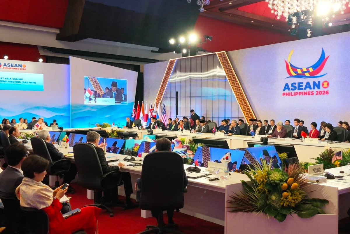 Kemlu_RI's tweet photo. Menteri Luar Negeri RI Sugiono menegaskan pentingnya peran East Asia Summit (EAS) dalam memperkuat ketahanan kawasan di tengah situasi geopolitik dunia yang semakin bergejolak. Pesan tersebut disampaikan Menlu Sugiono pada Pertemuan Tingkat Menteri EAS ke-16 di Manila, Filipina (23/7).

Selengkapnya: https://t.co/xp7VIey8Ag
