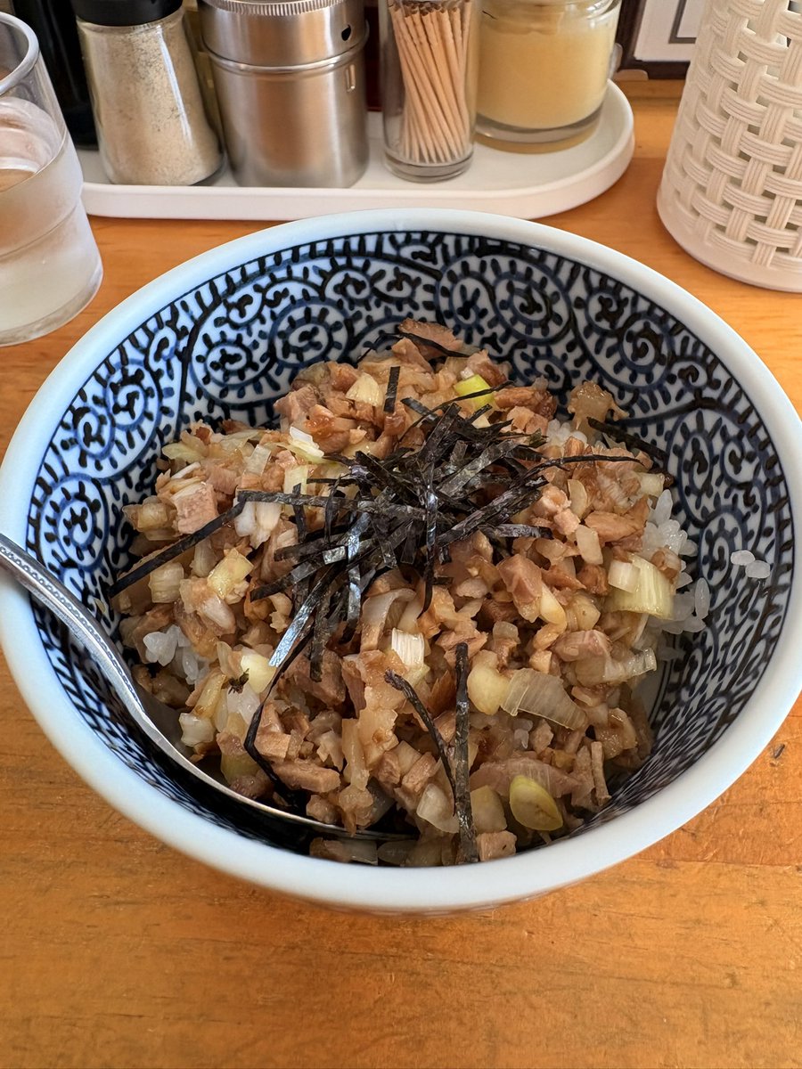 Bahba0923Boh's tweet photo. 鶏塩白湯ラーメン🧂🍜

鶏と豚の素敵なマリアージュ🐷🐔
このチャーシュー丼まじ飲み物で発売されて欲しい😍 https://t.co/s6h6Xp1mr6