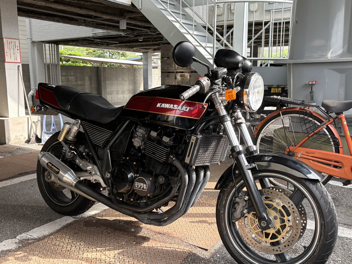 Pra_Proud's tweet photo. 誰か70万くらいで買わん？
車検ほぼ2年
キャブとブレーキの分解もこないだやった
マフラーもあと二本あるし色々部品付けるよ
乗って帰ってもいいし配達もできます
#バイク売ります https://t.co/YqYb7st9Gl