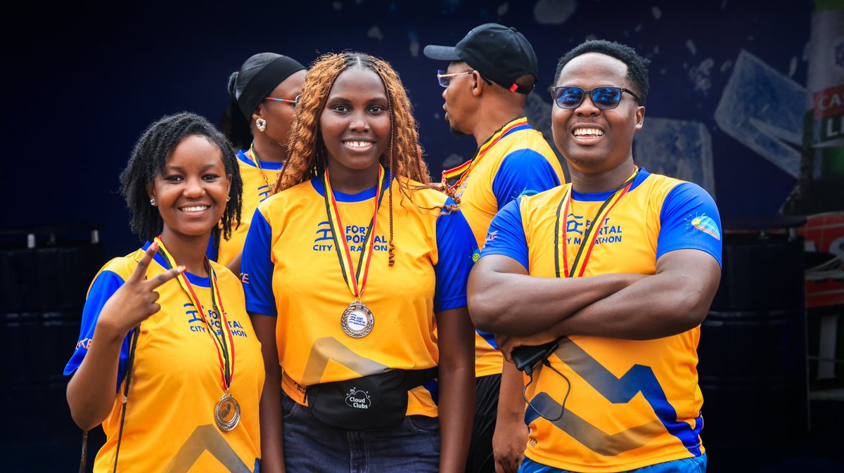 UNGlobalPulseUG's tweet photo. 📸 #PictureMonday
Many smiles. 💙
We're proud that the @DataCities Consortium was part of the @FPcitymarathon, where we managed one of the hydration points, keeping runners refreshed as they took on #ARunInParadise

It was a privilege to support an event that brings together sport, tourism, and community.
To many more miles together!
#FortPortalCityMarathon #DataCities #TourismData