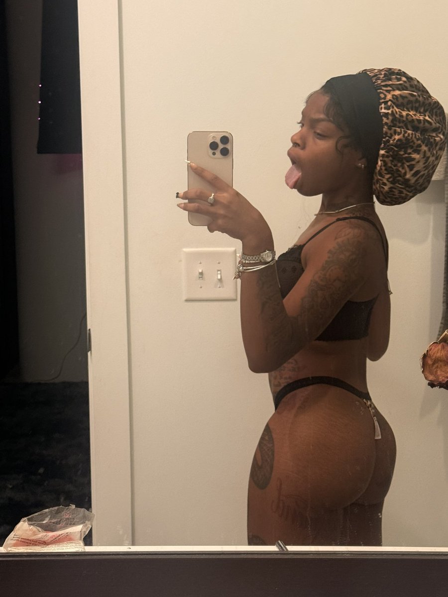 elgizss's tweet photo. Come watch me on ft           ────୨ৎ──── Dm for my menu 
⁦#nsfwtwtً⁩  ⁦#lowlvl⁩ ⁦#buyingcontent⁩ ⁦#horny⁩ ⁦#nsfwtwt #teenagegirls https://t.co/9tKJKBauzV