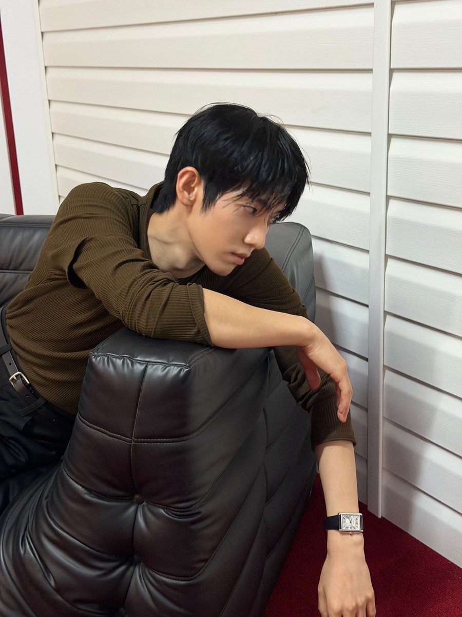 ZyooLing's tweet photo. 朴时宇你继续……
我家明珠太会勾引人了，我现在就像4399电眼美女小游戏里的，被迷的跟在明珠后面目眩神迷得飞呀，好幸福呀😻 https://t.co/FAQpEXxULZ