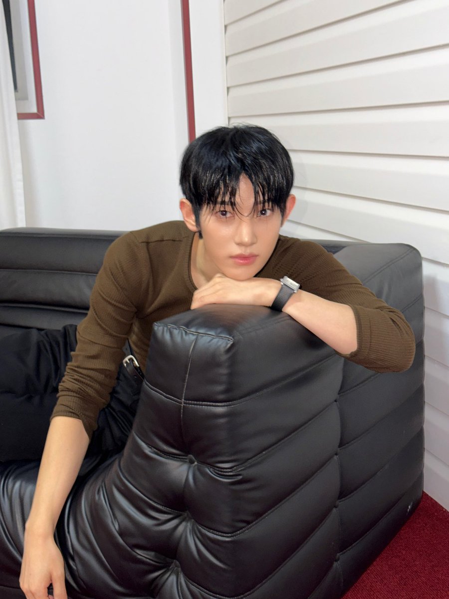 ZyooLing's tweet photo. 朴时宇你继续……
我家明珠太会勾引人了，我现在就像4399电眼美女小游戏里的，被迷的跟在明珠后面目眩神迷得飞呀，好幸福呀😻 https://t.co/FAQpEXxULZ