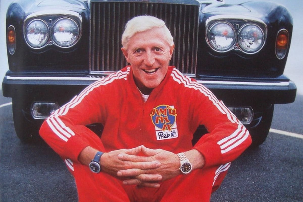 LouiseRawAuthor's tweet photo. WHO WORE IT BEST?

Left: Jimmy Savile

Far right: Quimmy Savile https://t.co/Zni2Mu3Bug
