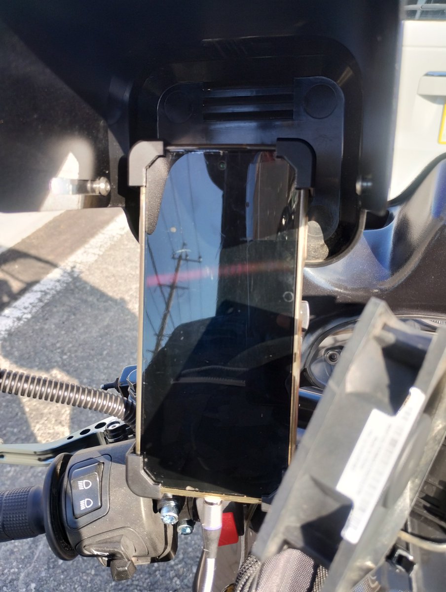 migigawanoneko's tweet photo. 材料費０で即席の割にはかなり有能
充電しながらつかってもアッチッチにならんもん！ https://t.co/V30ibLCrZu