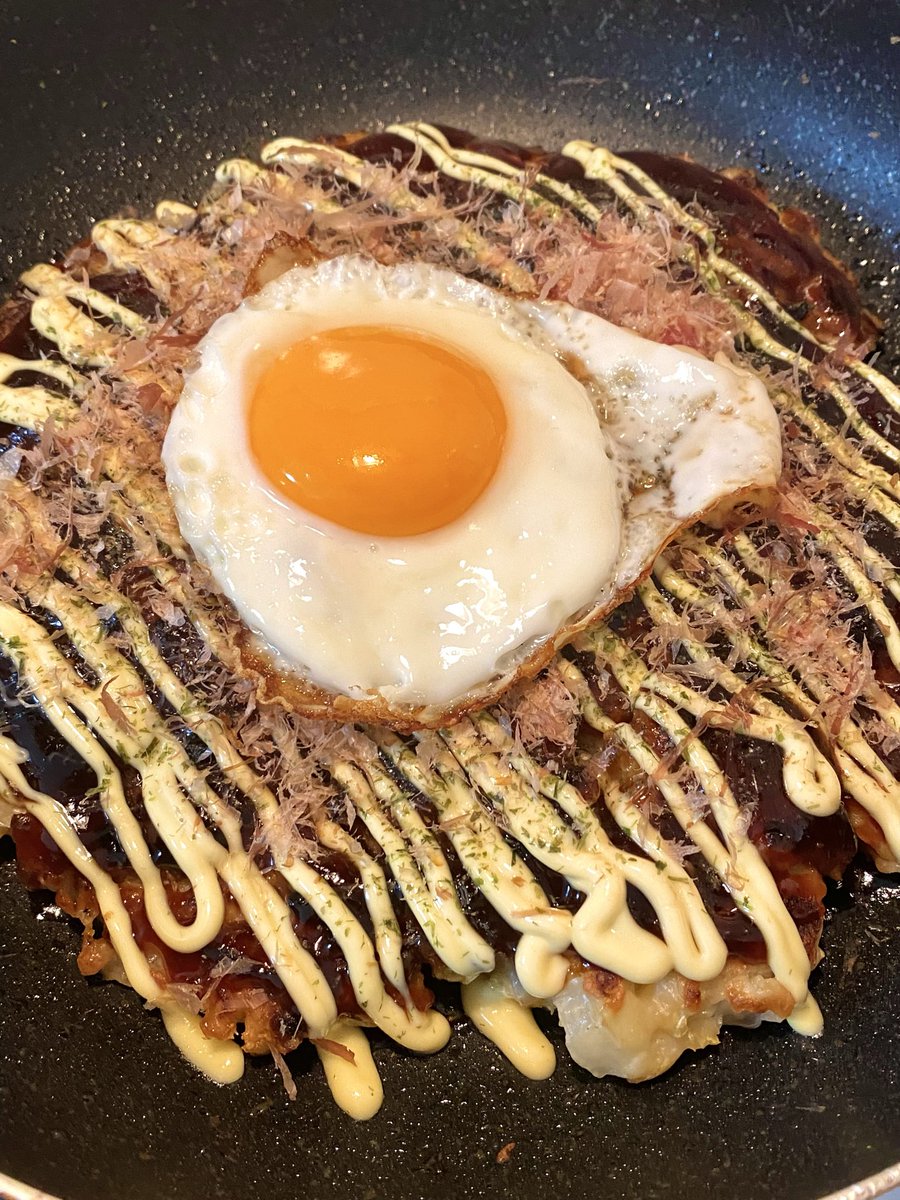 目玉焼きのせお好み焼き完成〜〜🍳✨️